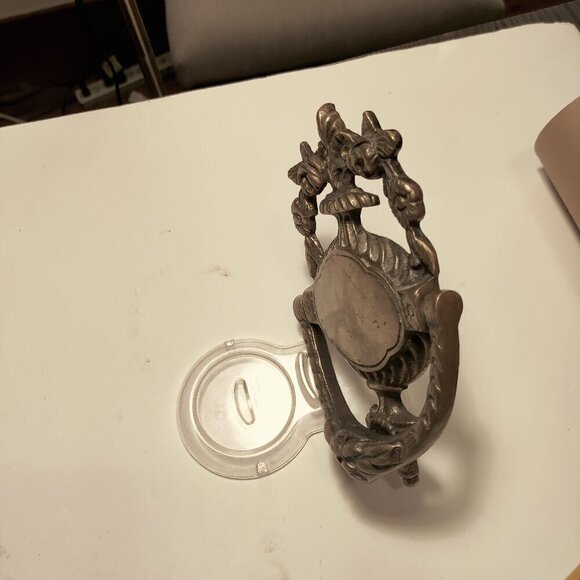 7.5" x 5" Brass Doorknocker Vintage, French Floral Style and beautifully made. - Picture 3 of 7